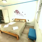 Butterfly In Suna With Garage Apartment