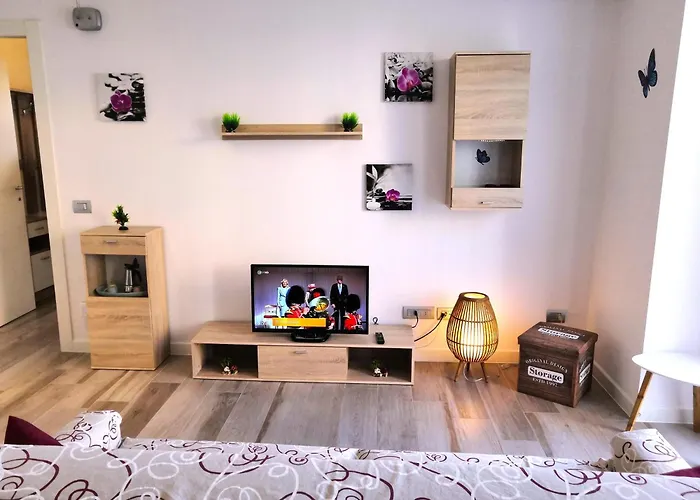 Butterfly In Suna With Garage *