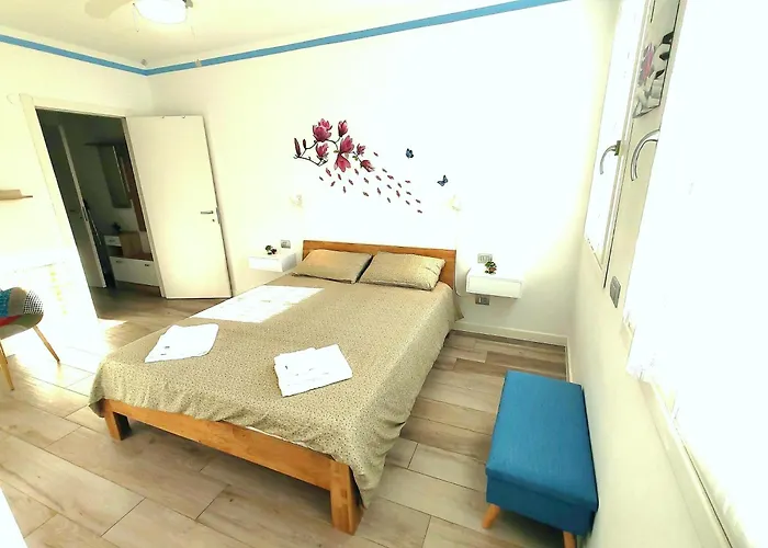 Butterfly In Suna With Garage Apartment