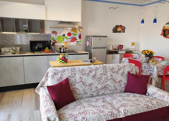 Butterfly In Suna With Garage Apartment