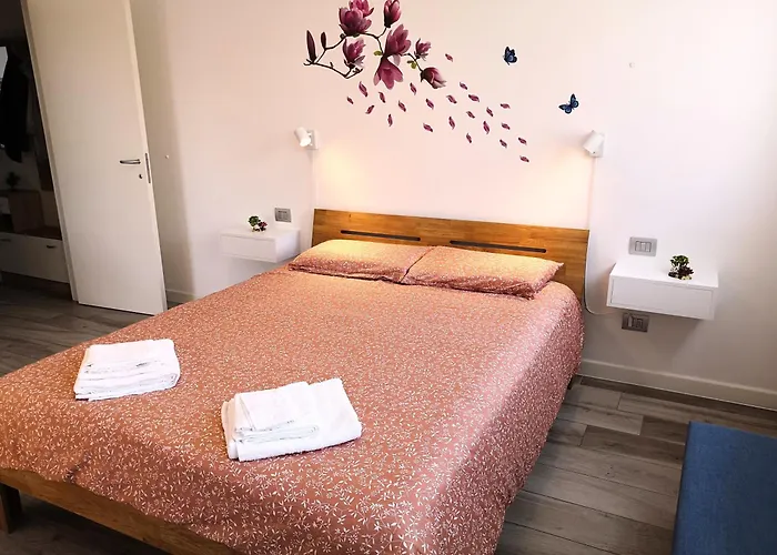 Butterfly In Suna With Garage Apartment Verbania